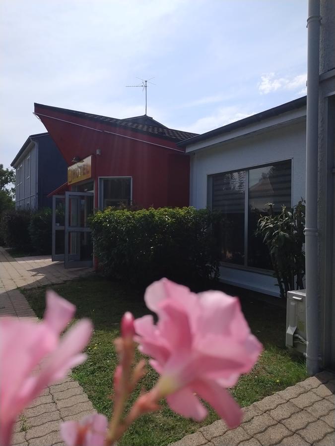 Hotel - Restaurant Du Lac - Agen Boé Esterno foto